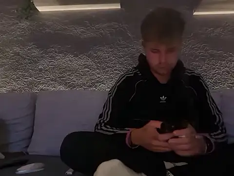 Snapshot of RioBlaze chatting on 10.27.25 RioBlaze online show from 10.27.25