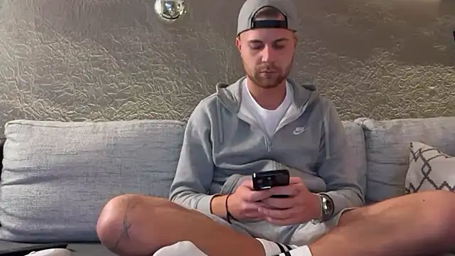 Snapshot of RioBlaze chatting on 11.17.25 RioBlaze online show from 11.17.25