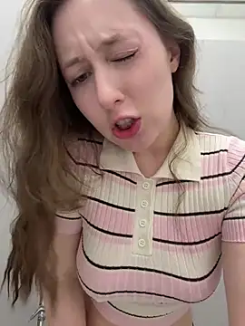 Snapshot of FroggyAnna chatting on 06.17.26 FroggyAnna online show from 06.17.26