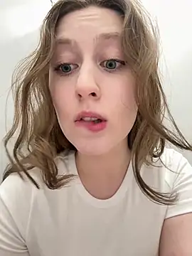 Snapshot of FroggyAnna chatting on 07.04.26 FroggyAnna online show from 07.04.26
