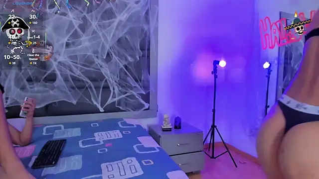 Snapshot of Aliss_Aron chatting on 10.22.25 Aliss Aron online show from 10.22.25