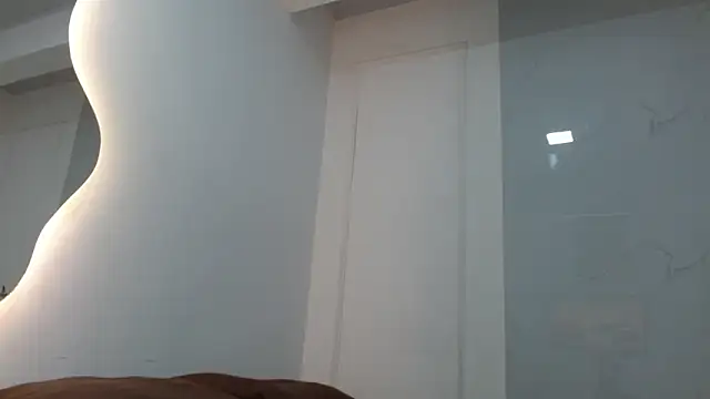 KiraaWild online show from 11.12.25