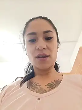 Liahdiaz  online show from 10.21.25