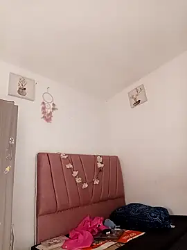 Liahdiaz  online show from 12.16.25