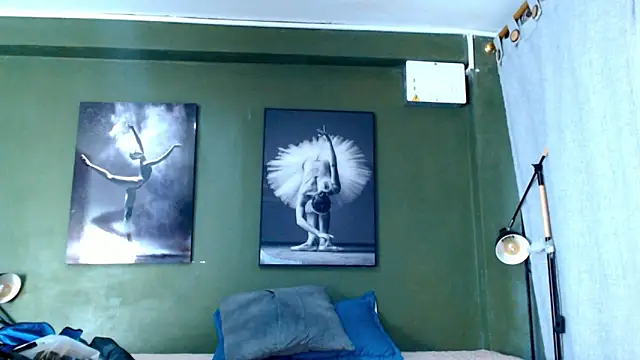 Snapshot of galactica_ chatting on 10.10.25 galactica online show from 10.10.25