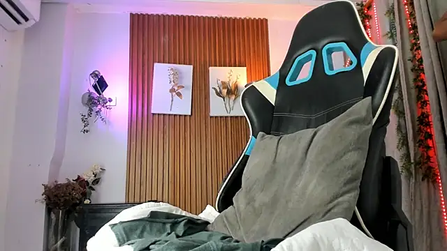 Snapshot of galactica_ chatting on 12.02.25 galactica online show from 12.02.25