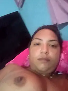 Snapshot of rouse-duque chatting on 09.22.25 rouse-duque online show from 09.22.25