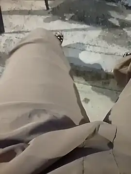 Snapshot of rouse-duque chatting on 10.31.25 rouse-duque online show from 10.31.25