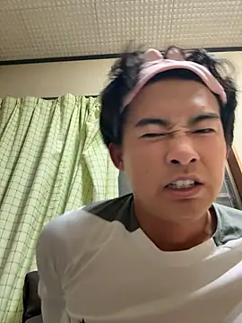 Snapshot of shoma2003 chatting on 10.21.25 shoma2003 online show from 10.21.25