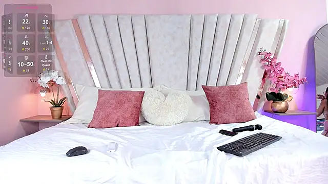 Snapshot of top_mary chatting on 10.18.25 top mary online show from 10.18.25