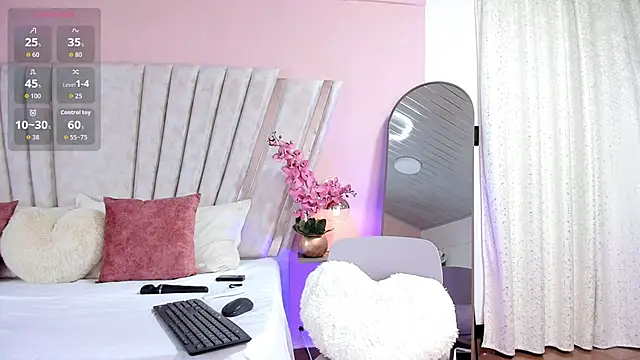 Snapshot of top_mary chatting on 11.08.25 top mary online show from 11.08.25