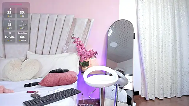 Snapshot of top_mary chatting on 11.25.25 top mary online show from 11.25.25