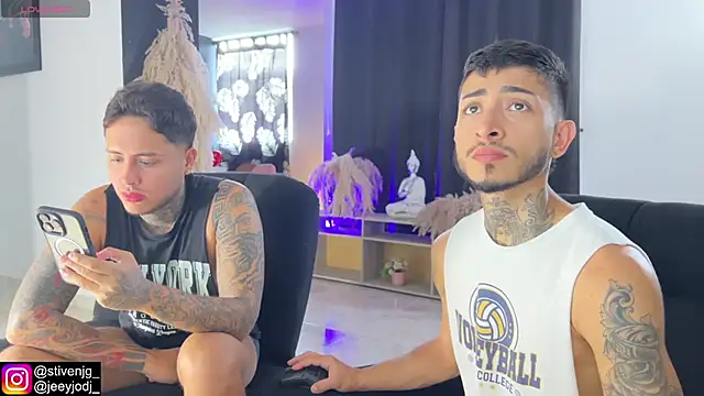 Snapshot of tattoguys_cums chatting on 11.05.25 tattoguys cums online show from 11.05.25