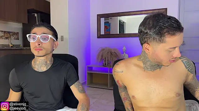 Snapshot of tattoguys_cums chatting on 12.02.25 tattoguys cums online show from 12.02.25