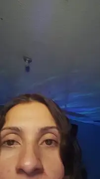 Snapshot of lindasyt chatting on 12.18.25 lindasyt online show from 12.18.25