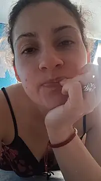 Snapshot of lindasyt chatting on 12.21.25 lindasyt online show from 12.21.25