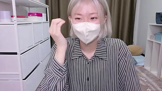 Snapshot of Nana__ch chatting on 05.26.26 Nana ch online show from 05.26.26