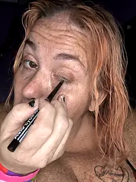 Snapshot of Courdles chatting on 11.12.25 Courdles online show from 11.12.25