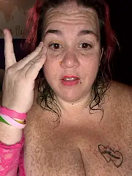 Snapshot of Courdles chatting on 11.26.25 Courdles online show from 11.26.25