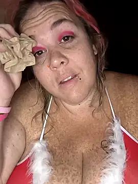 Snapshot of Courdles chatting on 12.03.25 Courdles online show from 12.03.25