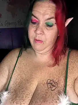 Snapshot of Courdles chatting on 12.04.25 Courdles online show from 12.04.25