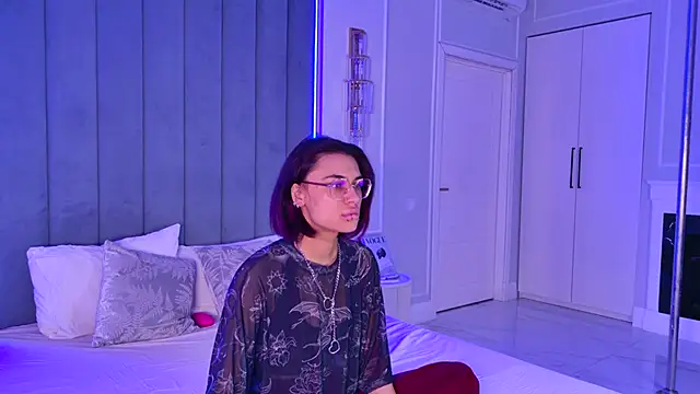 VioletAsh online show from 06.09.26