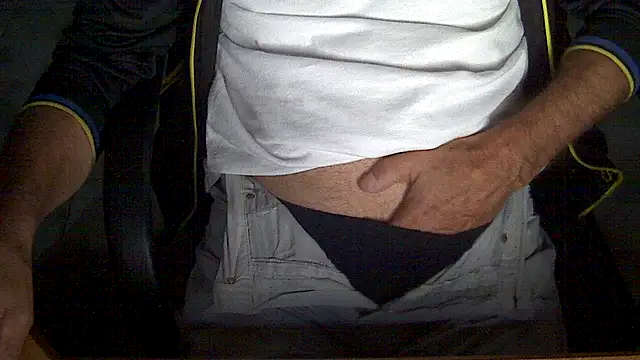 Snapshot of velikifant7 chatting on 11.12.25 velikifant7 online show from 11.12.25