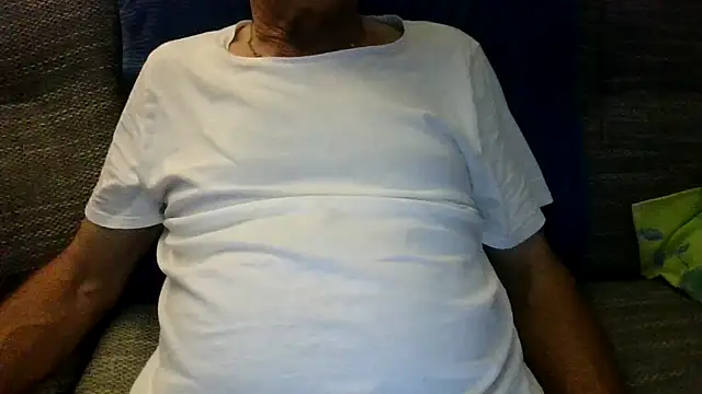 Snapshot of velikifant7 chatting on 11.26.25 velikifant7 online show from 11.26.25