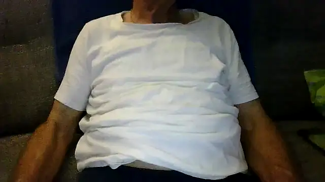 Snapshot of velikifant7 chatting on 11.30.25 velikifant7 online show from 11.30.25