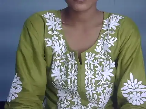 Snapshot of Nura7 chatting on 10.28.25 Nura7 online show from 10.28.25