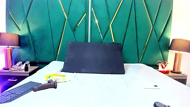 Snapshot of _analyy_ chatting on 09.11.25 analyy online show from 09.11.25