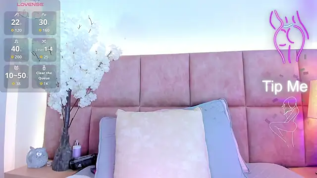 Snapshot of KatheMiler chatting on 10.13.25 KatheMiler online show from 10.13.25