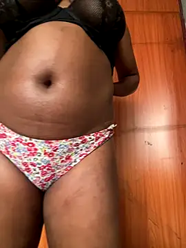 Snapshot of ewatyu chatting on 10.31.25 ewatyu online show from 10.31.25