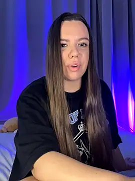 Snapshot of Chloe_loo chatting on 09.21.25 Chloe loo online show from 09.21.25