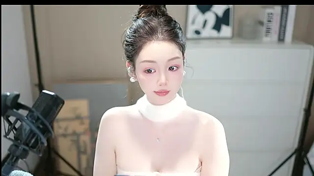 abbyli12 online show from 11.17.25