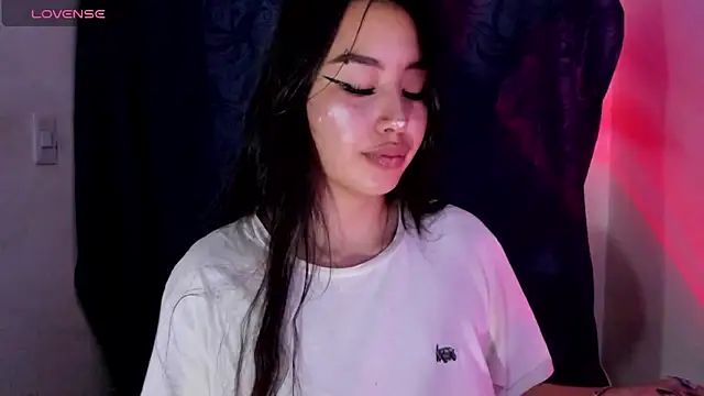 Snapshot of Viioleett_cum chatting on 12.04.25 Viioleett cum online show from 12.04.25