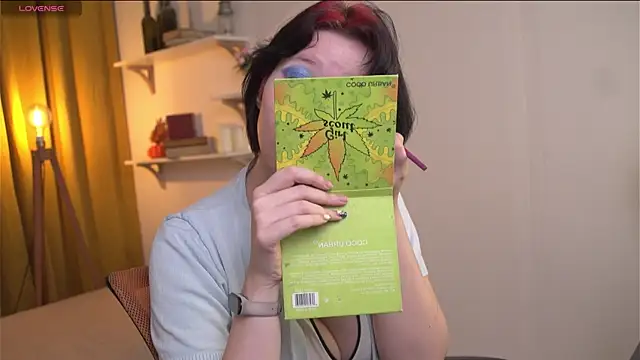 Snapshot of bluebeell chatting on 11.27.25 bluebeell online show from 11.27.25