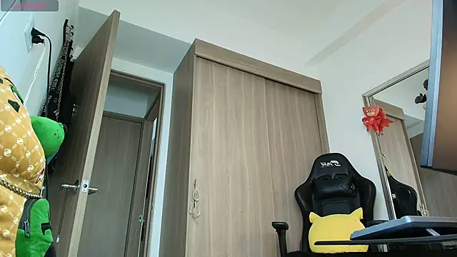 Snapshot of brunothompson3 chatting on 11.23.25 brunothompson3 online show from 11.23.25