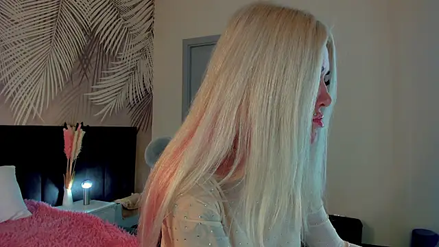 Kira Key online show from 09.24.25