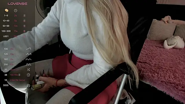 Snapshot of Kira_Key chatting on 12.20.25 Kira Key online show from 12.20.25