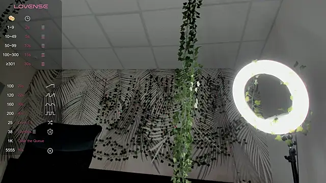 Snapshot of Kira_Key chatting on 12.23.25 Kira Key online show from 12.23.25