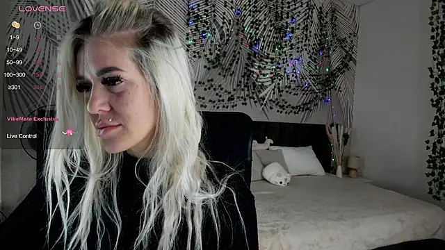 Snapshot of Kira_Key chatting on 02.21.26 Kira Key online show from 02.21.26