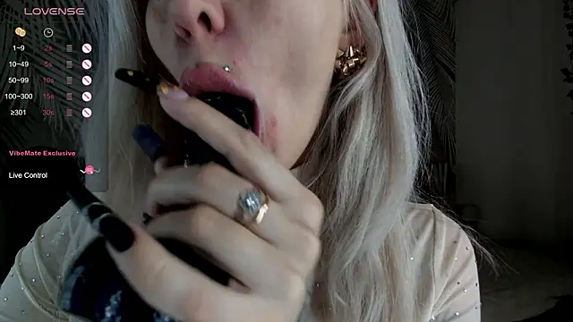 Snapshot of Kira_Key chatting on 03.10.26 Kira Key online show from 03.10.26