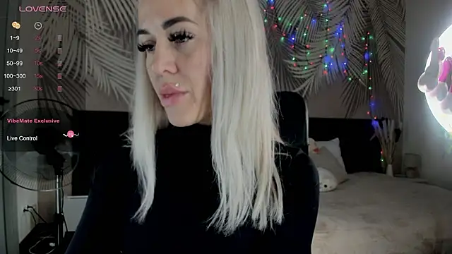 Snapshot of Kira_Key chatting on 03.11.26 Kira Key online show from 03.11.26