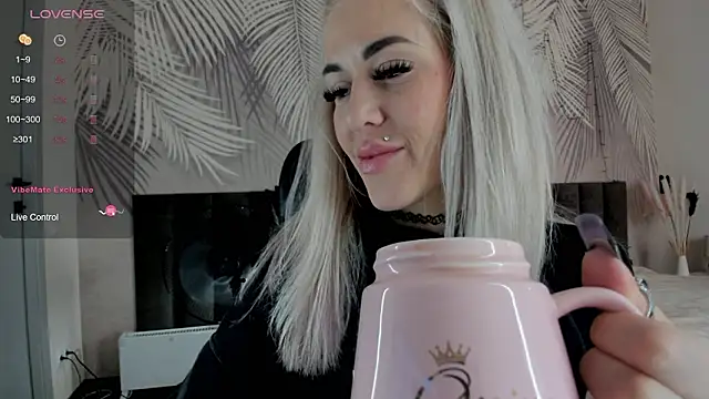 Snapshot of Kira_Key chatting on 03.13.26 Kira Key online show from 03.13.26