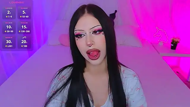 Snapshot of venomeowww__ chatting on 11.04.25 venomeowww online show from 11.04.25