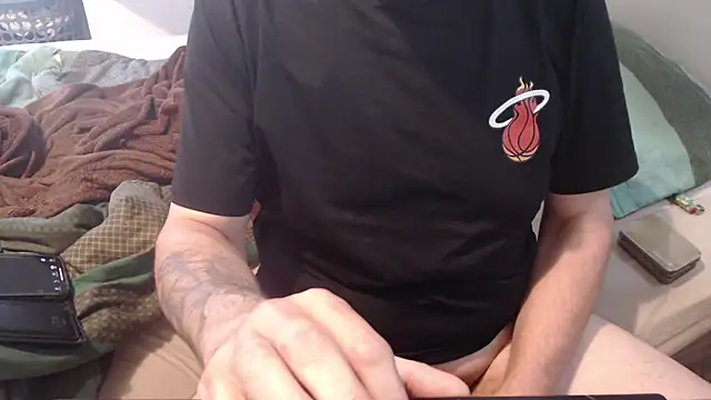 idiotpig66 online show from 03.22.25