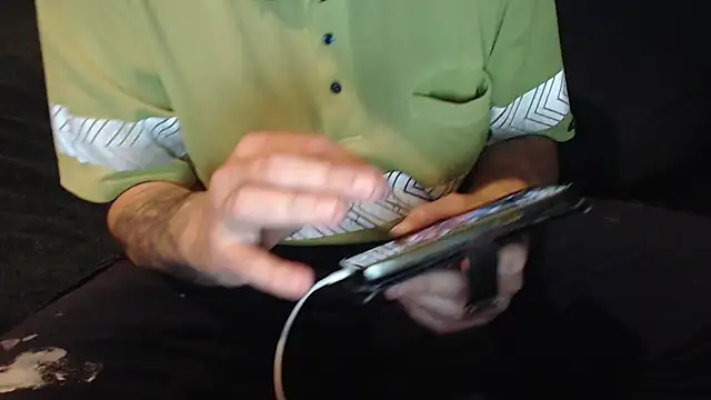 idiotpig66 online show from 09.15.25