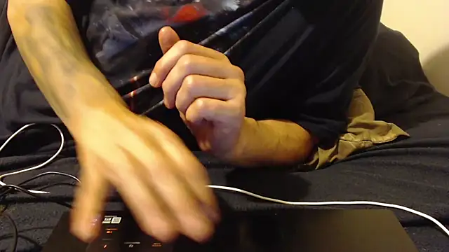 idiotpig66 online show from 03.22.26