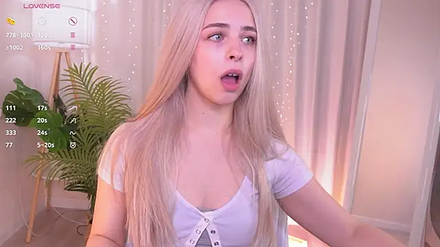 Snapshot of ShinyBarbie chatting on 12.04.25 ShinyBarbie online show from 12.04.25